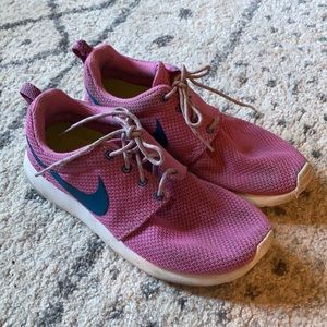 Pink Nike Roches